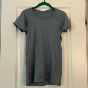 Women’s shady blue lululemon tee